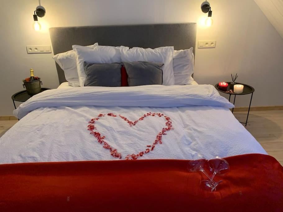 Lovely 1-Bedroom Appartement Le Joyau With Indoor Pool And Sauna Lasne ภายนอก รูปภาพ